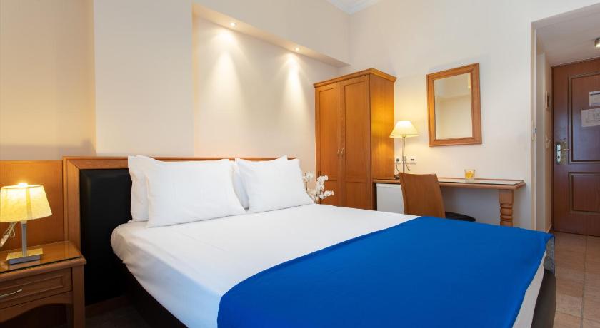 Pantheon Gythio City Hotel