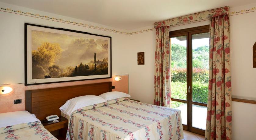 Фото: Трехместный номер с патио (Triple Room with Patio) 4
