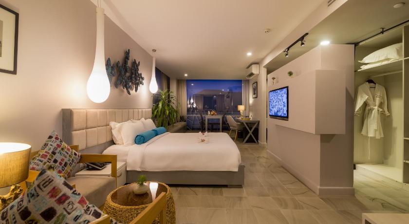 Image of Executive Suite with City View 1