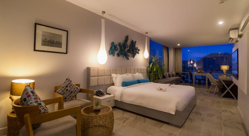 Image of Executive Suite with City View 4