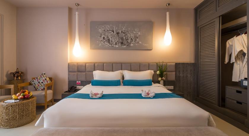 Image of Deluxe King Room 3