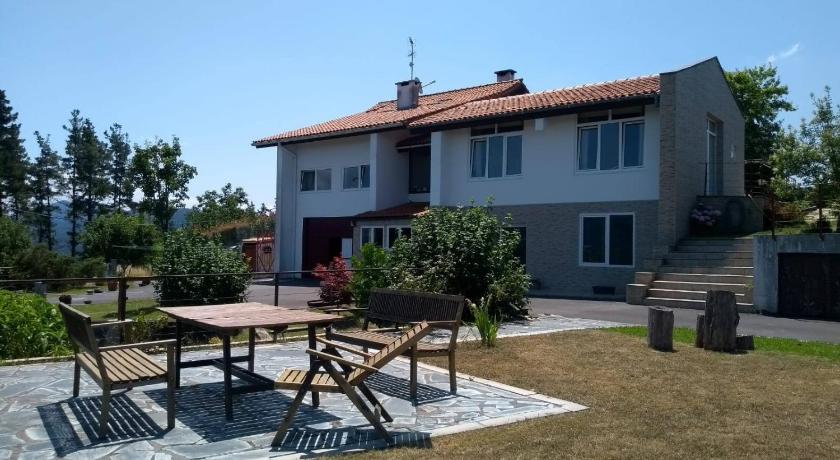 En la colina 1 Montañealde