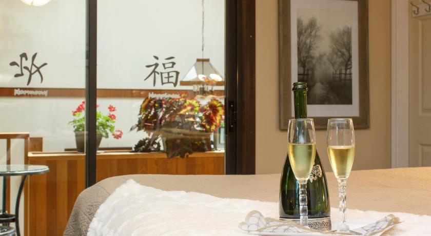 Coles Bay Vacation Retreat — Hotel in North Saanich (BC)