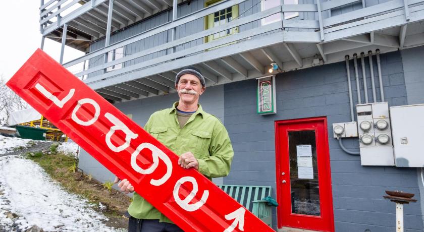 Red Door Lodge photo