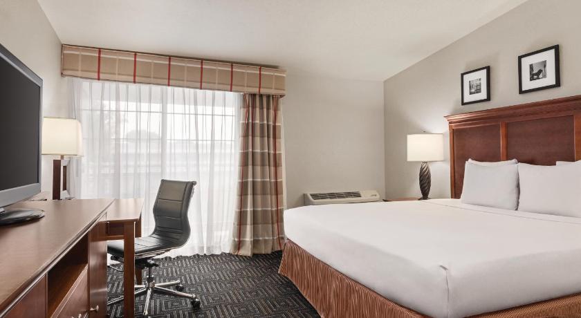 Country Inn & Suites by Radisson, Woodbury, MN