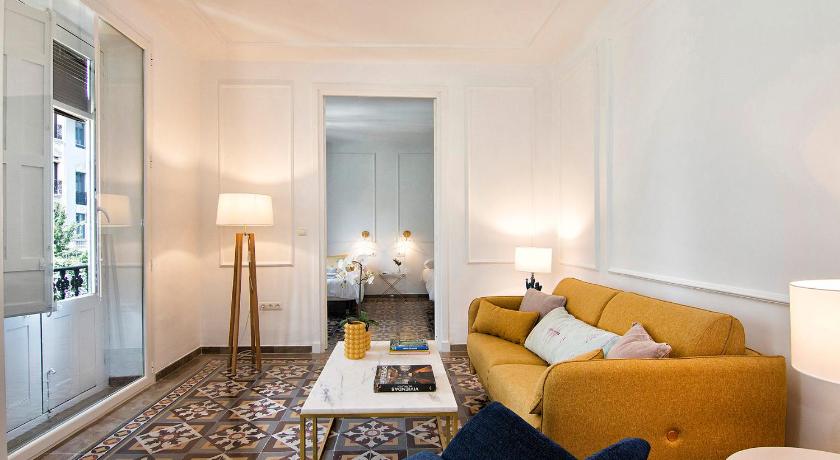 Gran Via Luxury 3BR photo