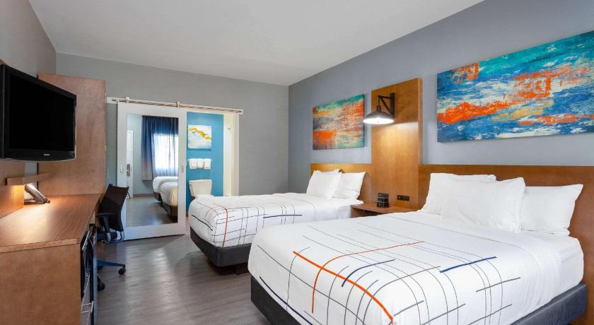 Best Price On La Quinta Inn Suites By Wyndham Ft Myers Sanibel