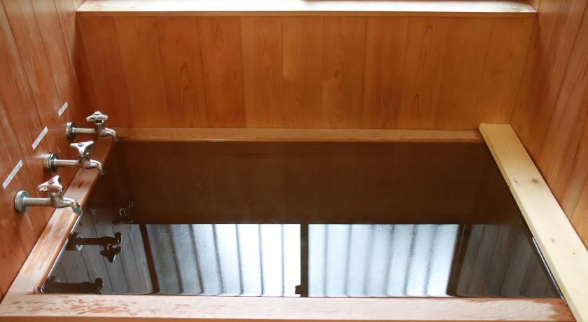 Yamaguchi House Annex, Private House with Onsen — Hotel in Hakone