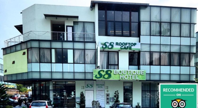 a building with a sign on the side of it, S8 Boutique Hotel - KLIA 1 & KLIA 2 in Kuala Lumpur