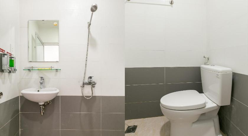 Bathroom, Anh Khoa 1 Hotel in Ho Chi Minh City
