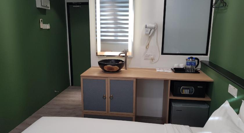 a kitchen with a sink and a window, Bloommaze Boutique Hotel Klang in Klang