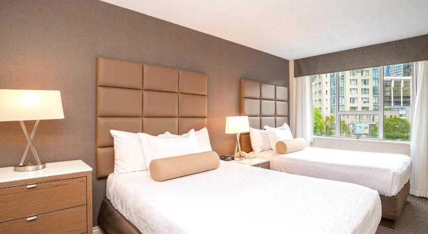 รูปของSuite - 2 Double Beds, Nonsmoking, Separate Bedroom, Balcony, Sofabed 0