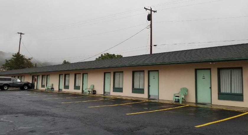 Quick Stop Motel & Market photo