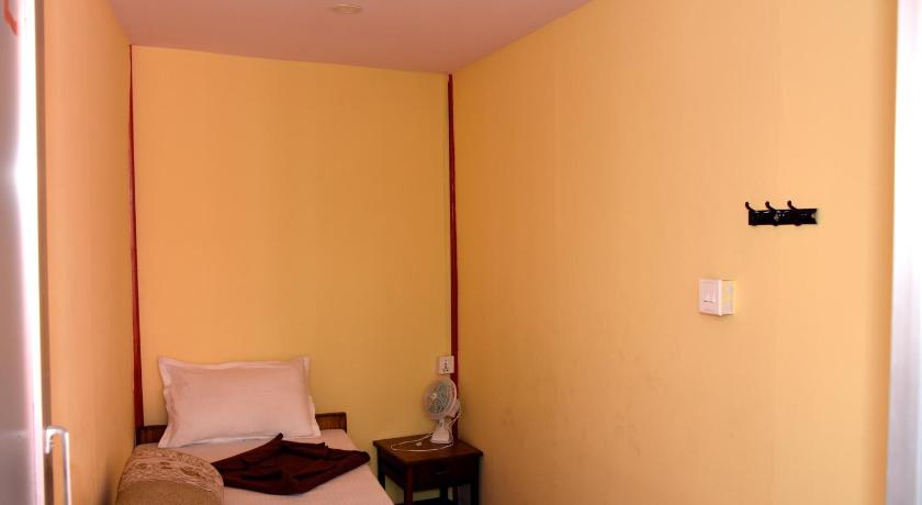 Image of Standard Single shared facilities 3
