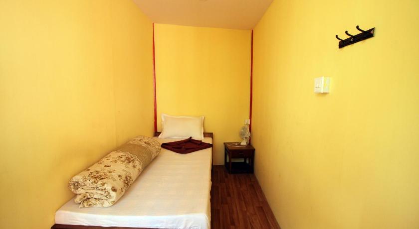 Image of Standard Single shared facilities 1