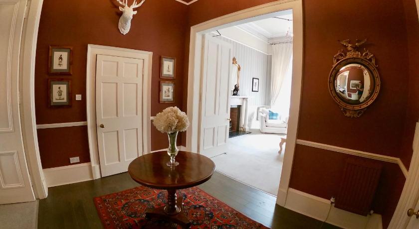 Escape To Edinburgh @ Albyn Place - image 2