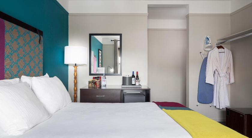 Image of Queen Room 4
