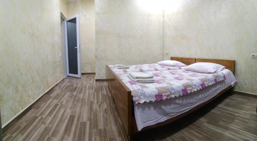 Batumi Homestay at Tamar Mephe Avenue photo
