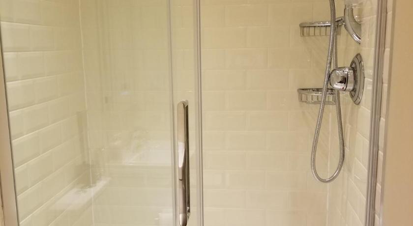 London Luxury Apartments 1min walk from Underground, with FREE PARKING FREE WIFI photo