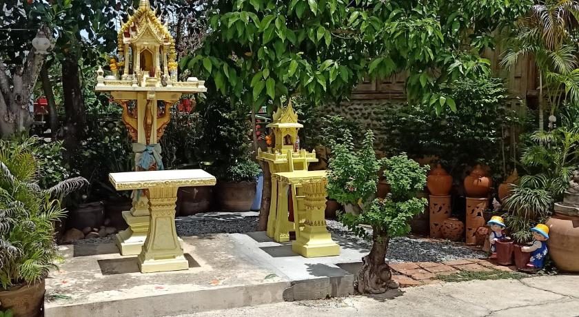 J &amp; J Guesthouse — Hotel in Sukhothai