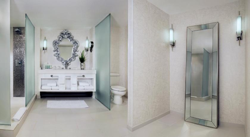 Image of Ivory Suite 2