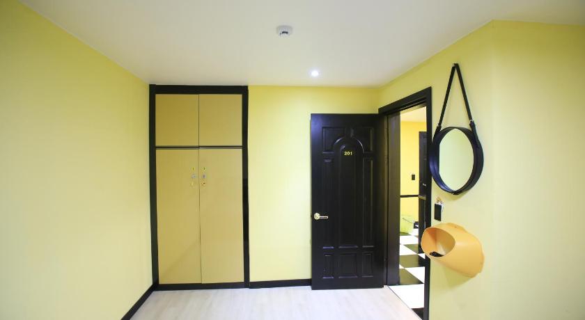 Image of Standard Twin Room 8