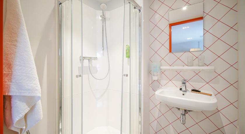 Bathroom, Via Amsterdam in Diemen