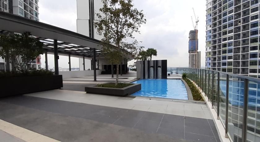 Image of Deluxe Two-Bedroom Apartment with Theme Park View 8