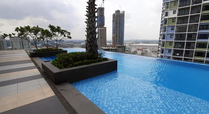 Image of Deluxe Two-Bedroom Apartment with Theme Park View 6
