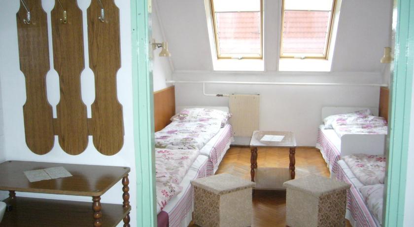 Budget Twin Room with Shared Bathroom, Botax Motel in Eger