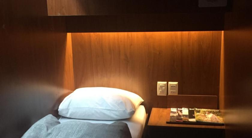 Onkel Inn Airport Sleepbox photo