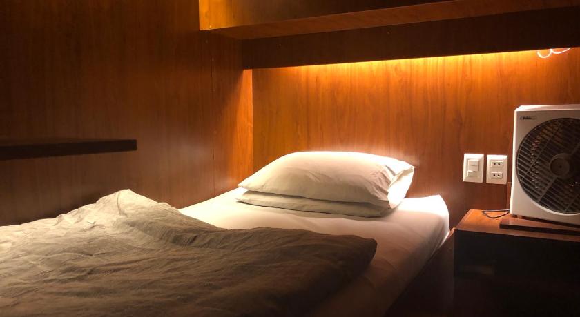 Onkel Inn Airport Sleepbox photo