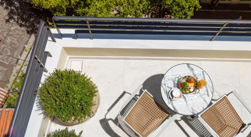 Image of Standard Suite 16