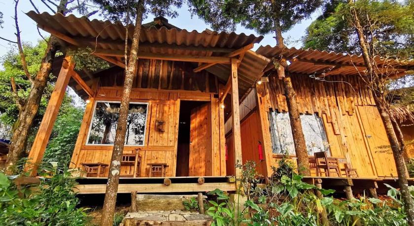 a small wooden cabin with a wooden roof, Sapa Jungle Homestay in Sapa