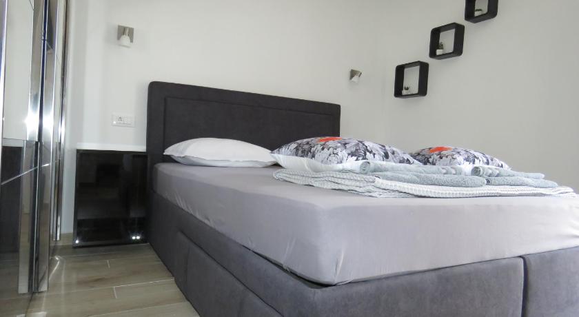 Lux Dalmatia I & R photo