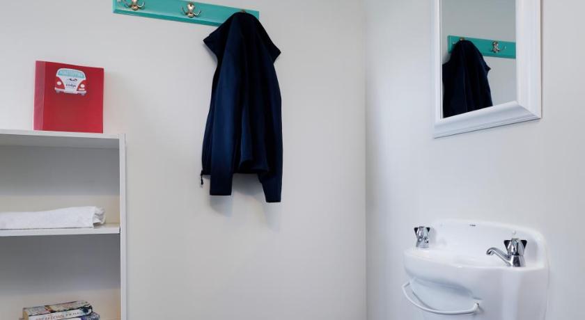 Pacific Coast Lodge and Backpackers photo