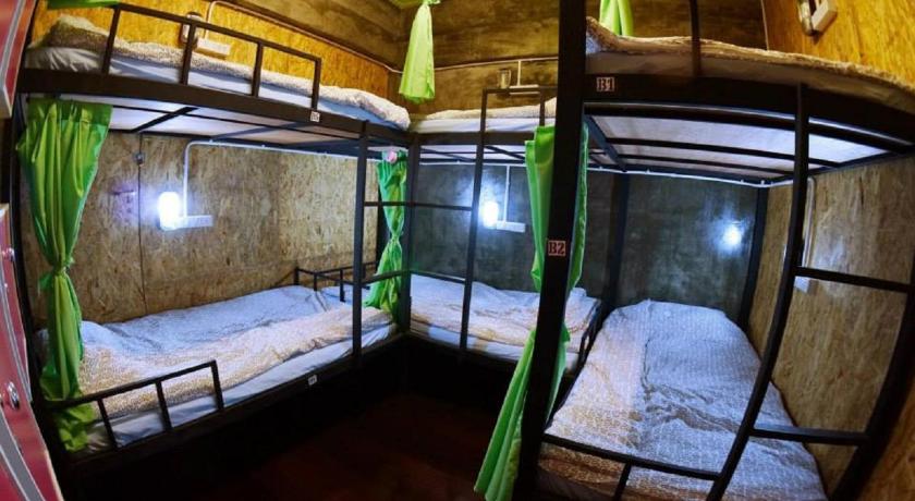 two bunk beds in a small room, Hometown Hostel in Samut Songkhram