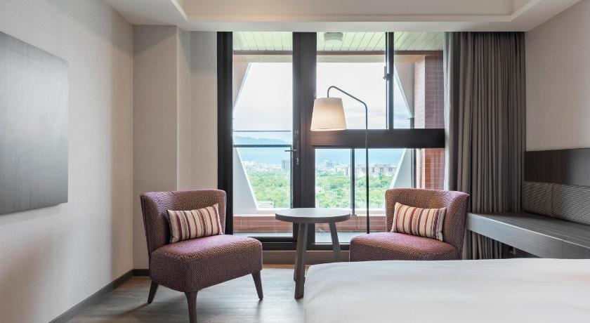 Image of Deluxe Queen Room 3