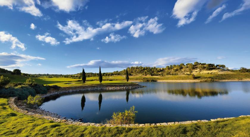 Las Colinas Golf & Country Club Residences photo