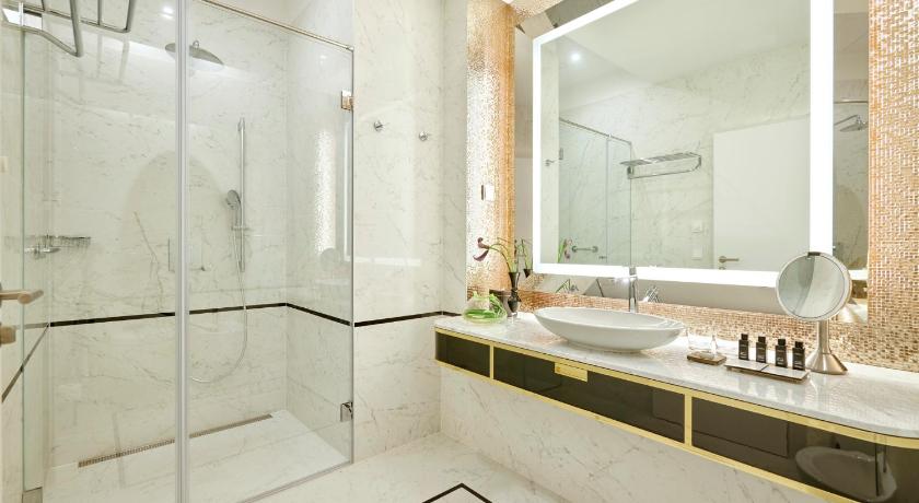 Parisi Udvar Hotel Budapest, part of Hyatt photo