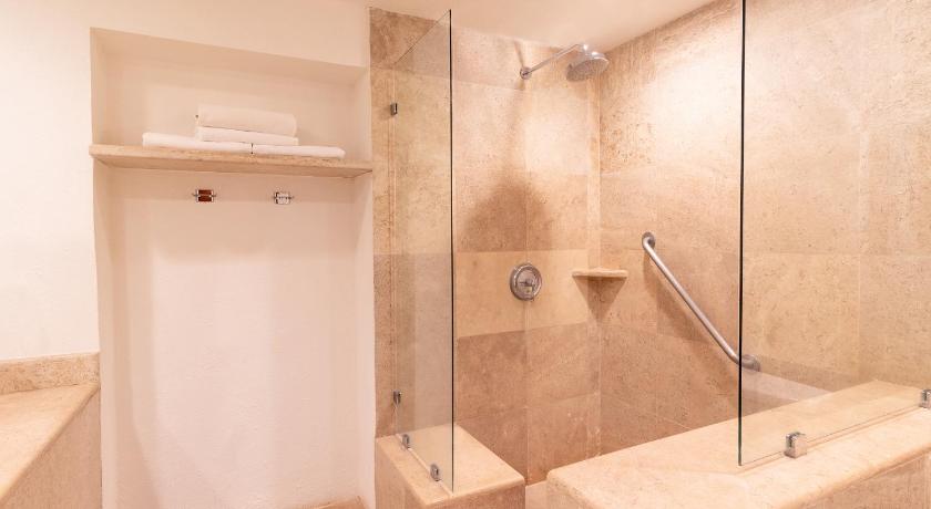 Image of Master Oceanfront Suite 6