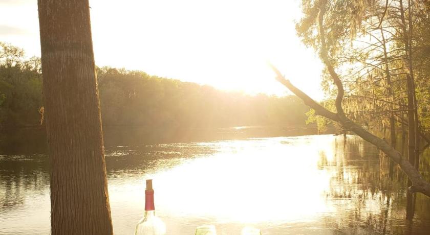 メイヨー MARGARITAVILLE ON THE SUWANNEE RIVER 3つ星 宿泊施設 スイート