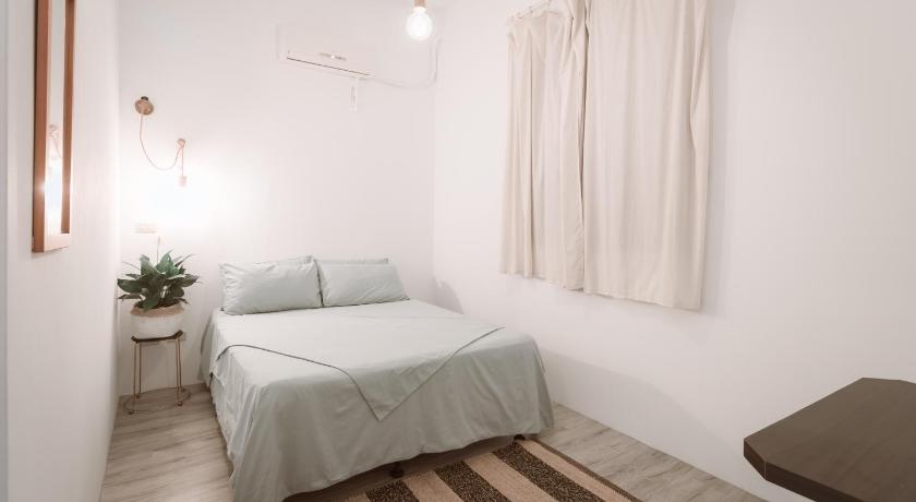 Image of Deluxe Queen Room 0