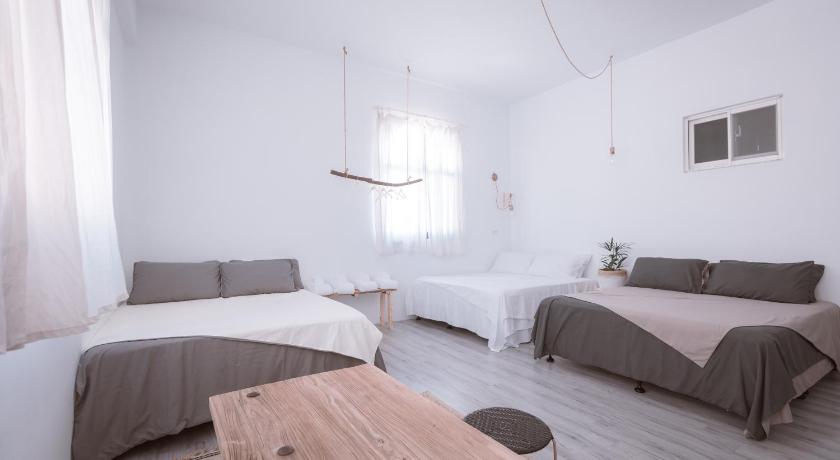 Image of Deluxe Triple Room 9