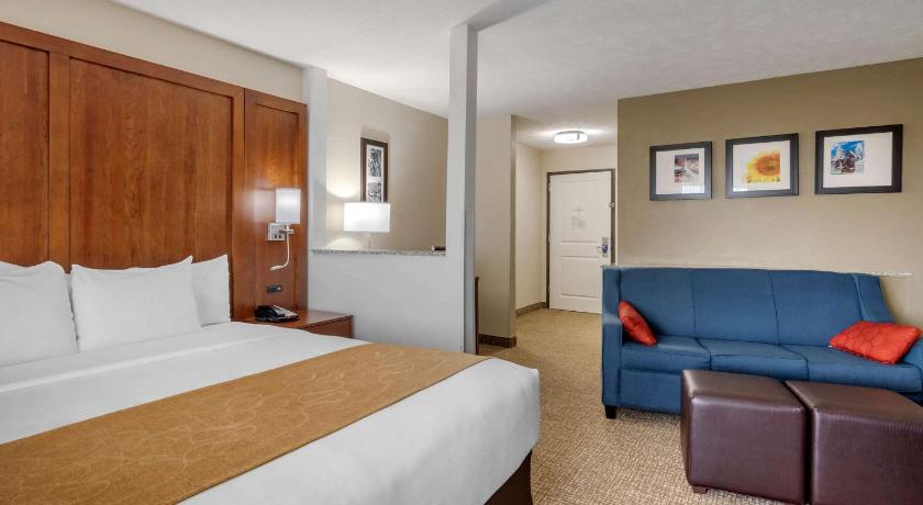 Comfort Suites Speedway - Kansas City