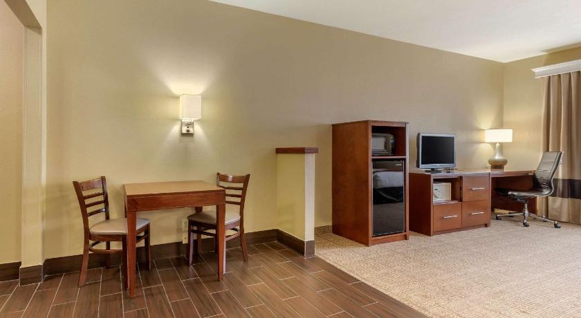 Comfort Suites Fort Collins Near University