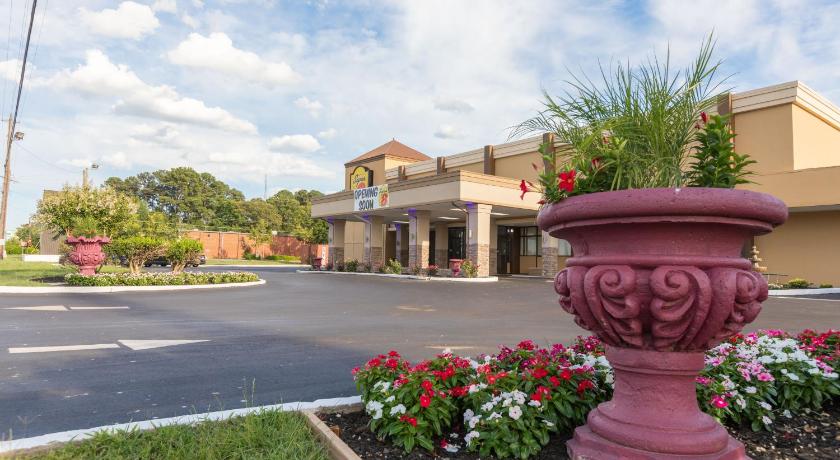 Super 8 by Wyndham Goldsboro