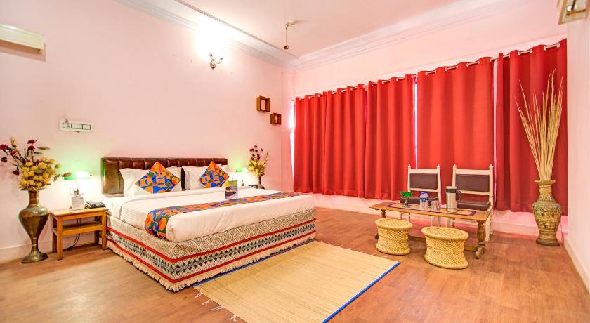 Hotel Pink Palace photo