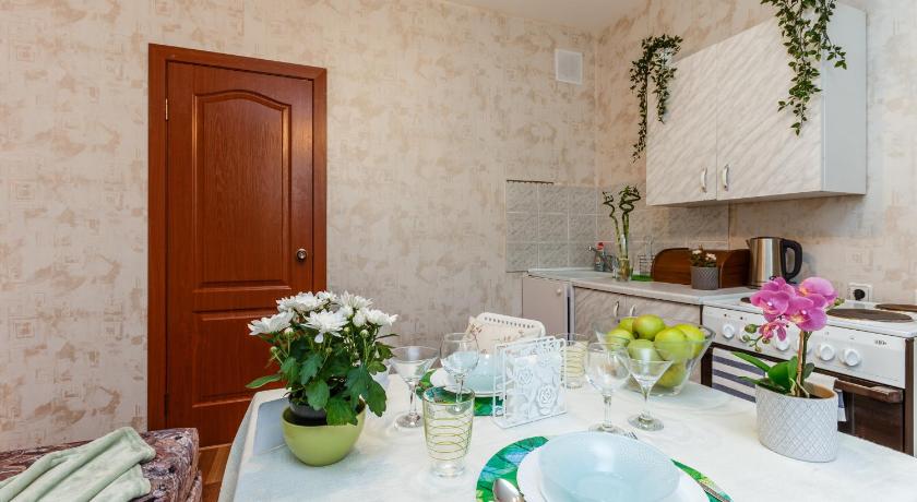 Уютные, семеиные апартаменты на Грина 34к1 photo