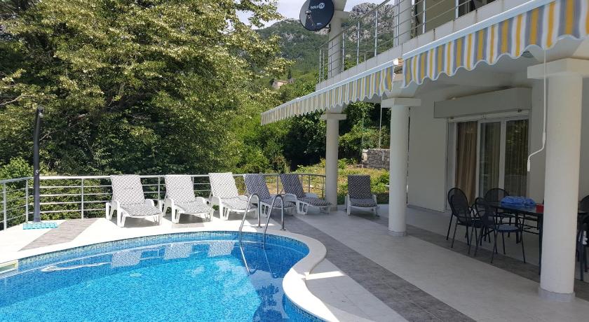 Whitehouse Villa photo